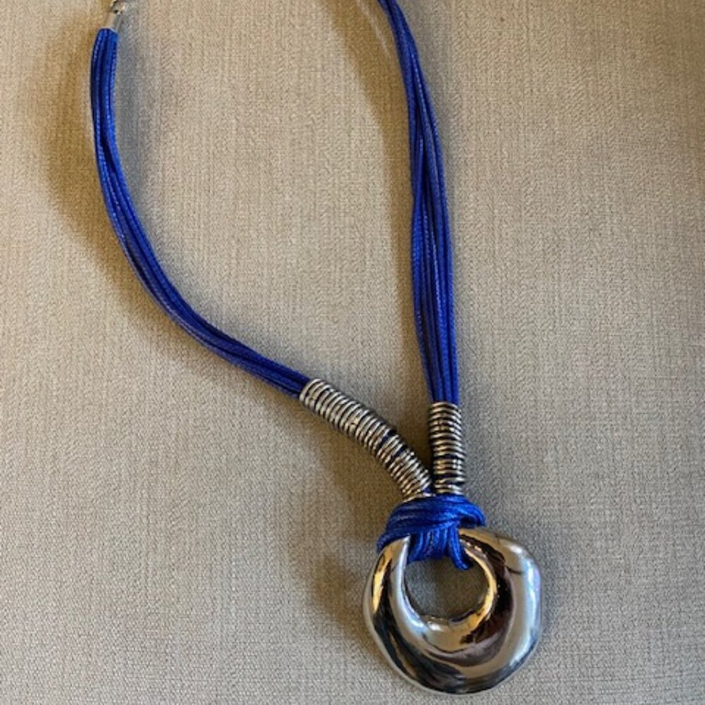 New in Box Etnika Designer Silvertone Mod Adjustable Necklace Made in Columbia